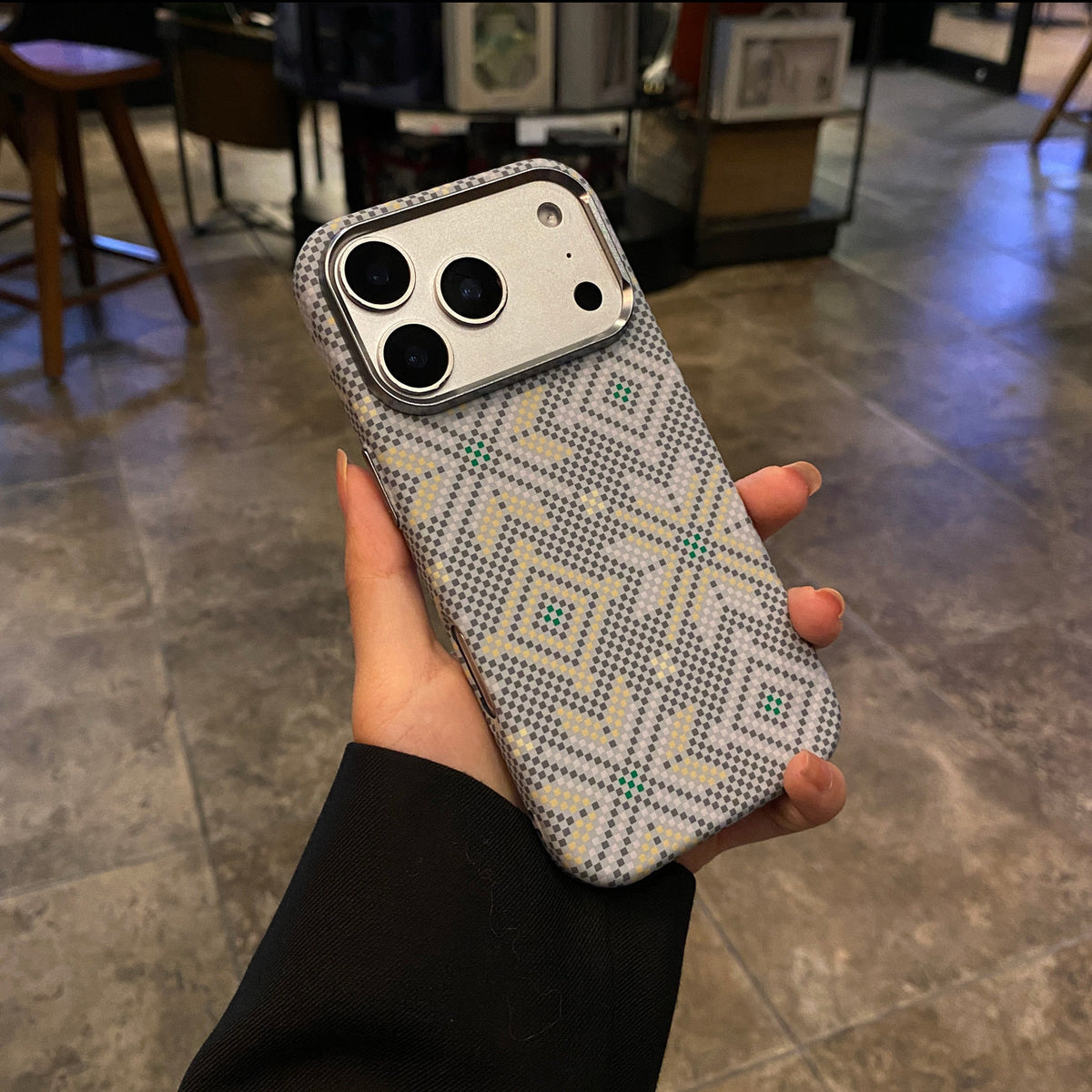 Diamond Pattern Magnetic Phone Case for iPhone